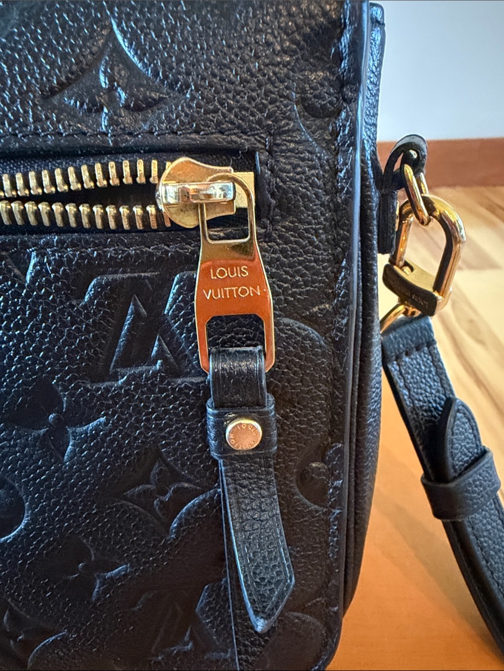 Louis Vuitton Black Empreinte Pochette Metis Crossbody Bag with Gold Hardware - Picture 4 of 14